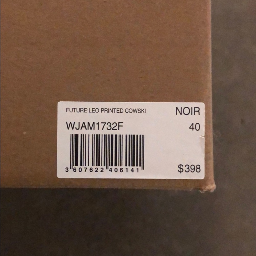 Sneakers - Picture 6 of 7